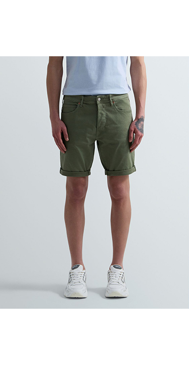 テーパードフィットカラーデニムショーツ